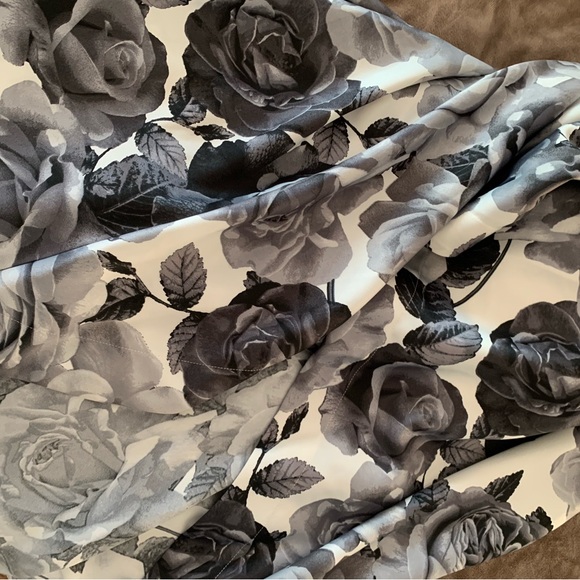 Stunning prom dress/evening gown. Women size 9 cropped front. Great condition - Picture 5 of 8